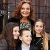 Диана фон Фюрстенберг создаст коллекцию для Gap Kids Диана фон Фюрстенберг - трижды бабушка